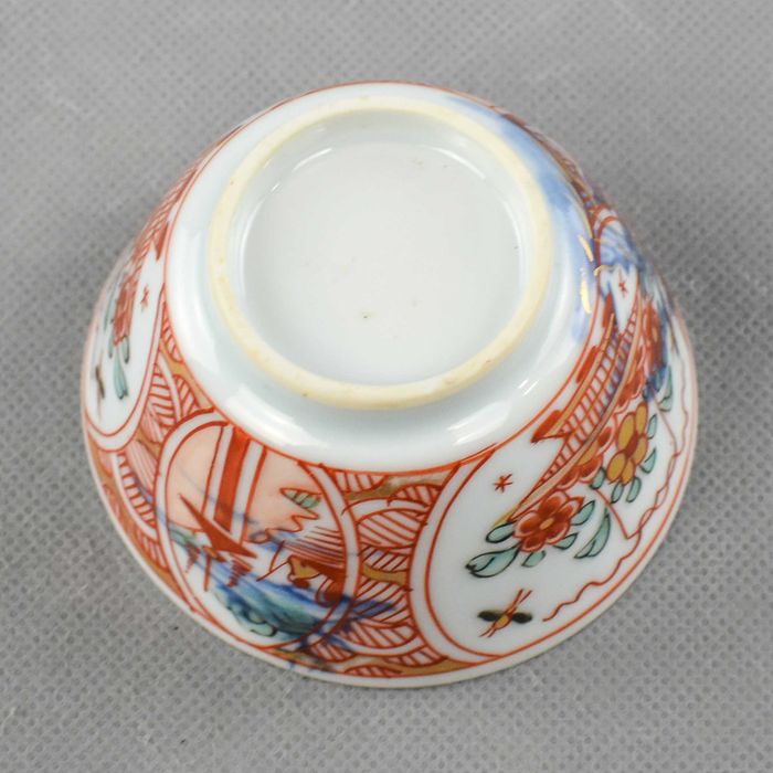 Taça e pires Porcelana China, Qianlong, decorada na Holanda–Sec. XVIII