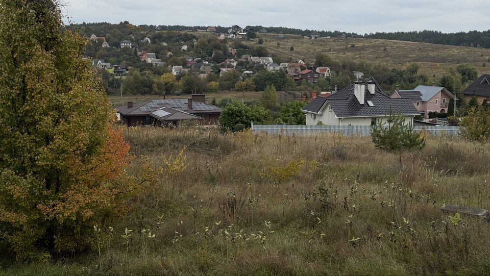Продам Земельну Ділянку 15 соток в Закритому Містечку з Озером