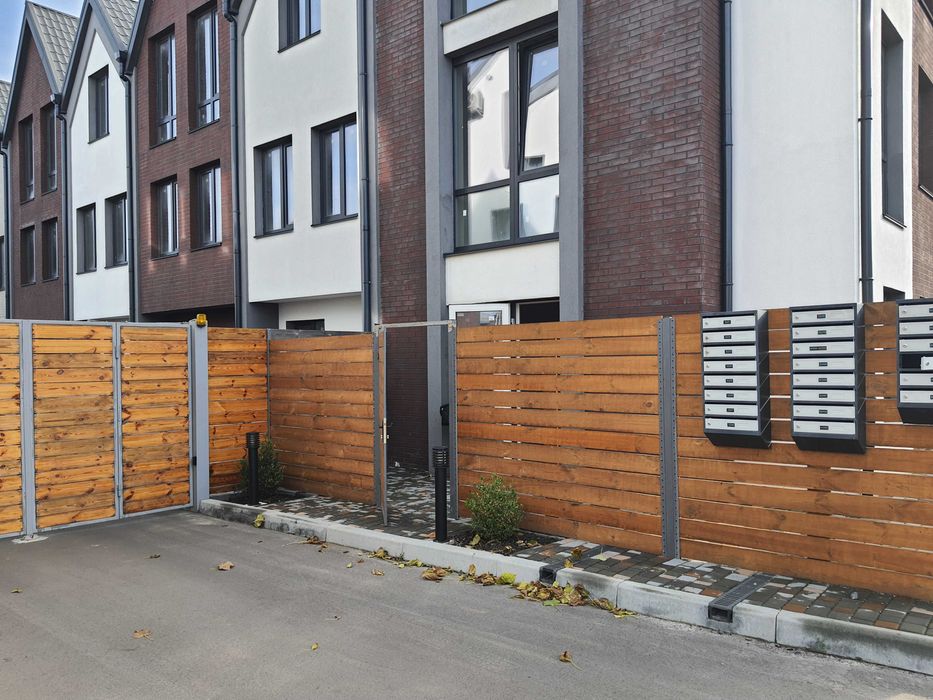 єВідновлення! Квартира з власним подвір'ям.