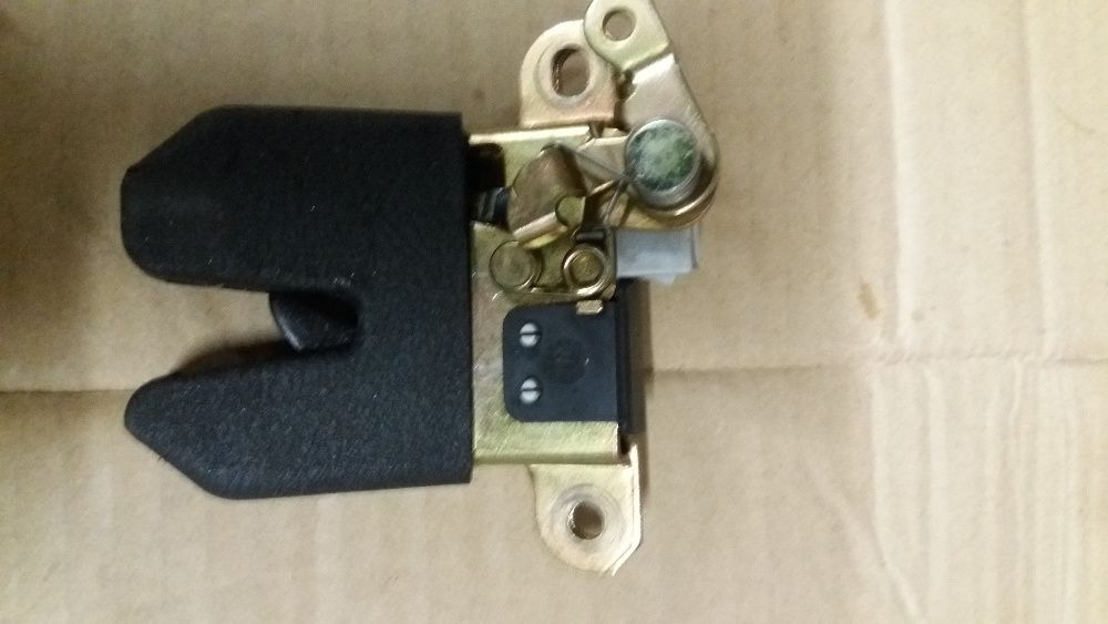 Fecho de mala vw passat de 2001a 2005