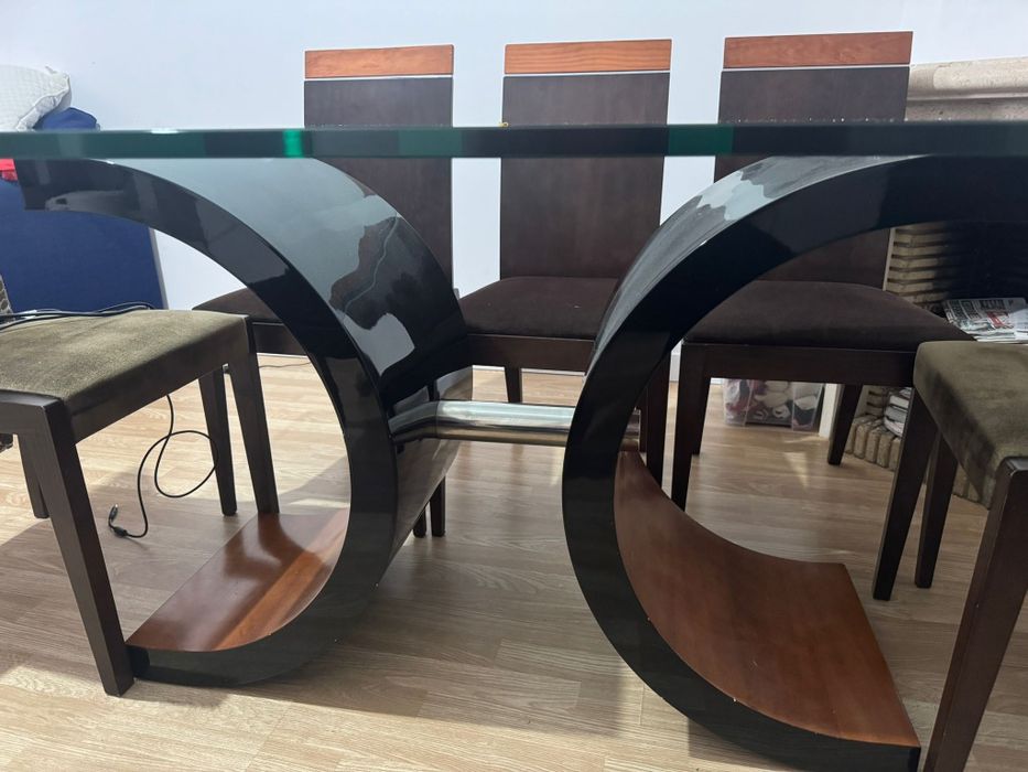 Mesa de 8 cadeiras com tampo em vidro