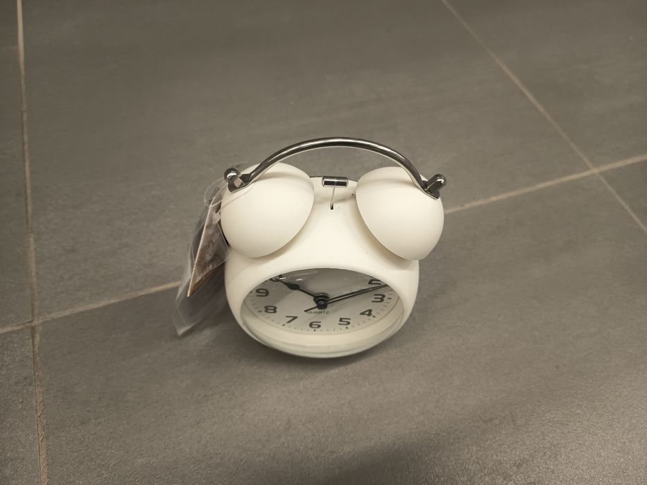 Nowy jasny budzik z diodami LED