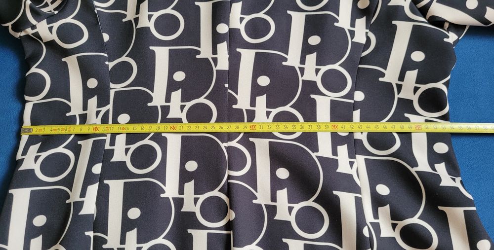 Sukienka zapinana, jak marynarka damska