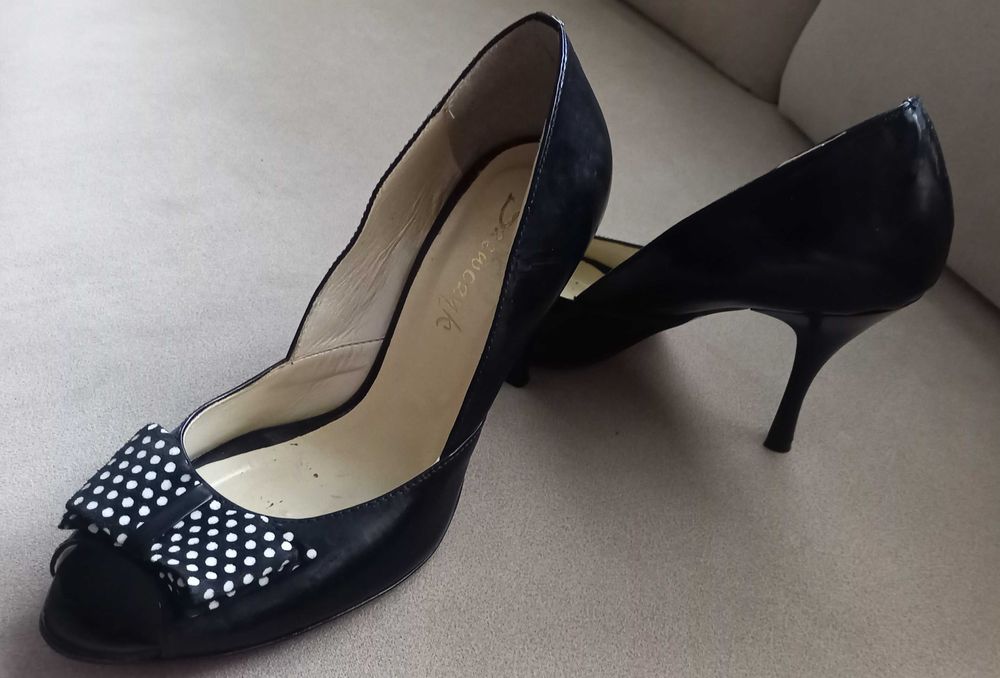 Buty damskie na obcasie r. 39