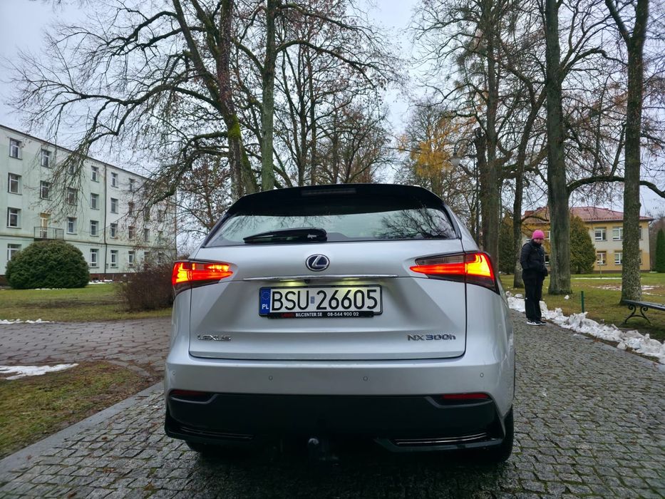 Lexus nx300h stan b.dobry