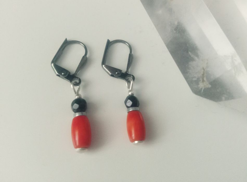 Kolczyki czerwone i czarne, koral i kamień