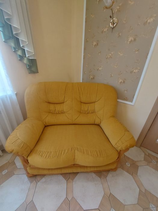 Дивани 2-х місні 2 шт + пуф