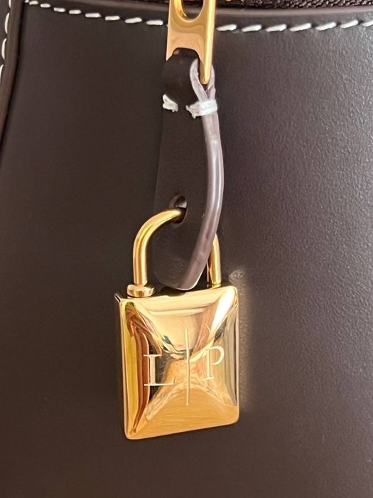 LORO PIANA Коричнева шкіряна сумка Extra Bag L27 в наявності