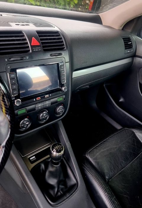 Volkswagen Golf 5  em bom estado