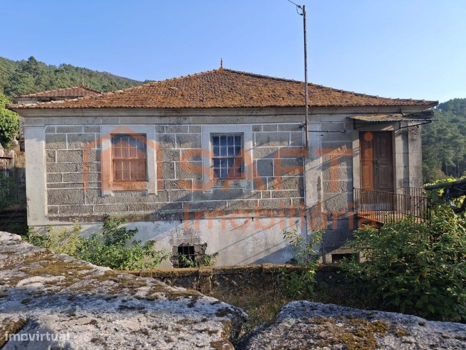 Casa Senhorial em Pedra p/ Restauro