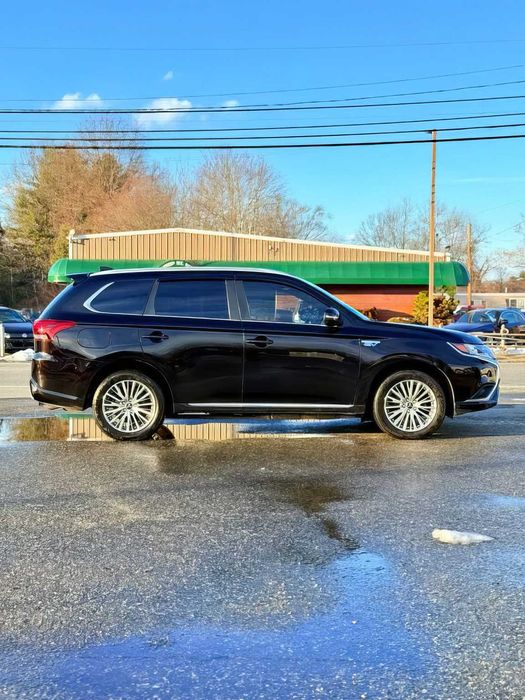 Mitsubishi Outlander      2020