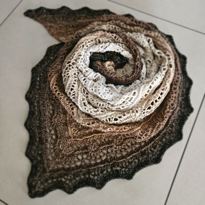Chusta robiona na szydełku ręcznie rękodzieło  Handmade
