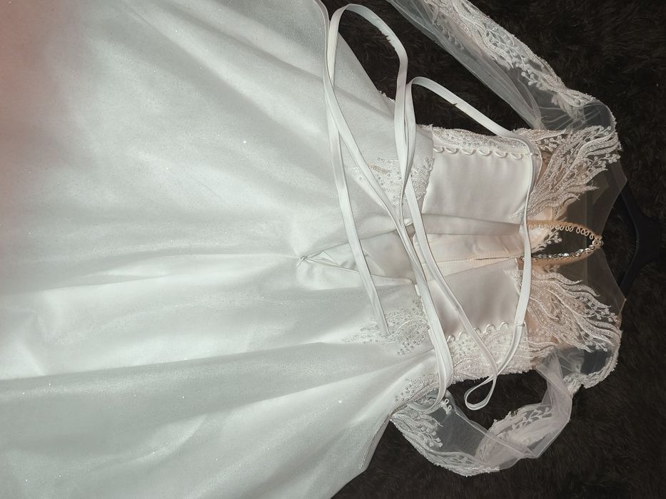 Хороша весільна сукня