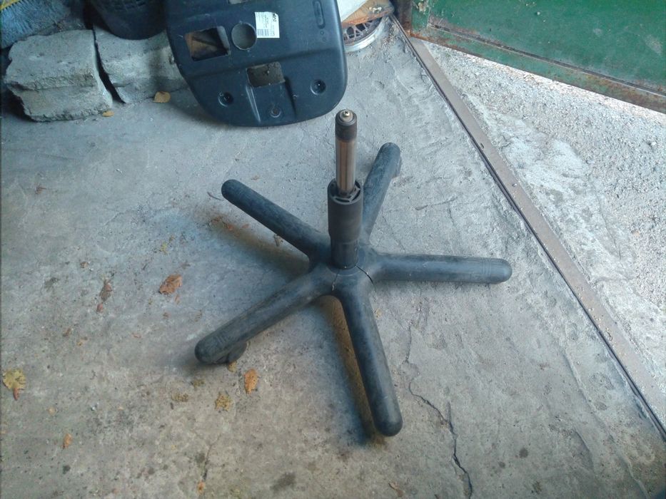 Офисное кресло запчасти (газлифт, кожух, ролики)