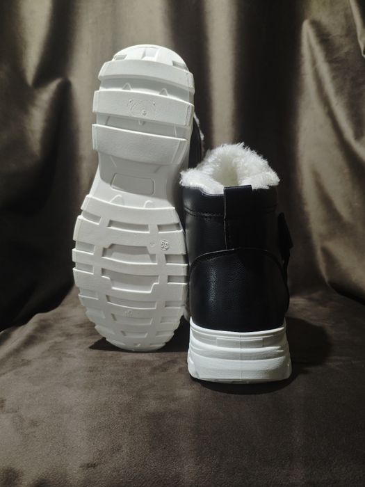 Зимние женские кроссовки размер 39