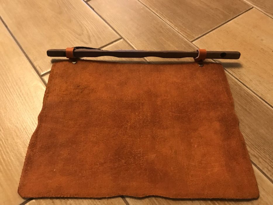 Ozdoba z skóry zrobiona w Mongolii