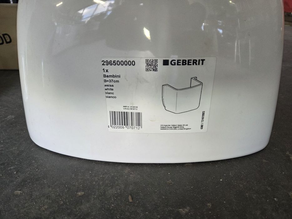 Umywalka, półpostument, miska GEBERIT BAMBINI