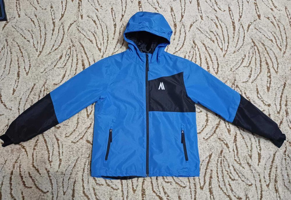 Класна тепла зимова куртка Crivit, на зріст 146-152, в гарному стані.