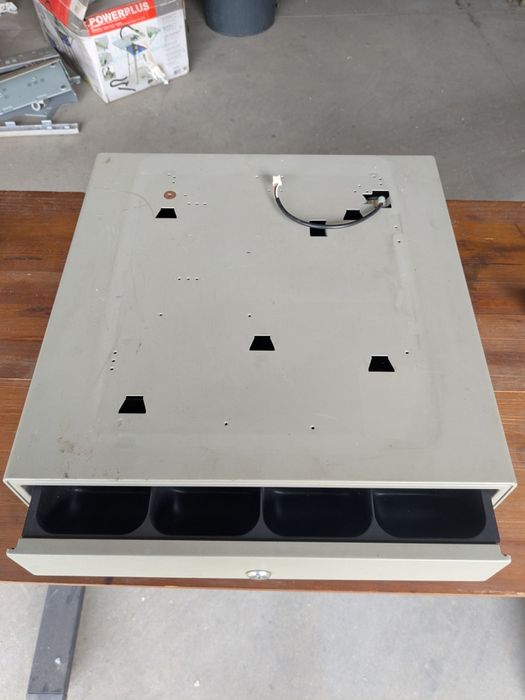 Gaveta de dinheiro com abertura eléctrica e manual