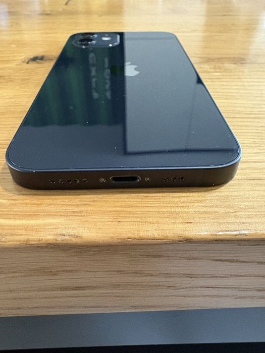 iPhone 12 64GB czarny, case w gratisie