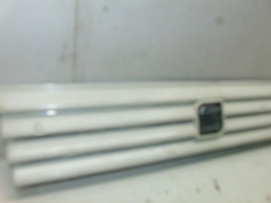Seat Ibiza/Rover 213grelha " usado em bom estado