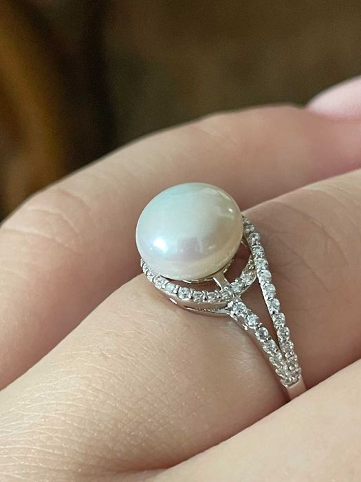 Серебряное  кольцо с  жемчугом . Размер 17.