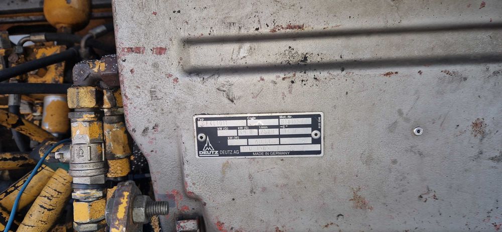 koparka liebherr A 310 gąsienicowa zwolnica siłownik ramie części