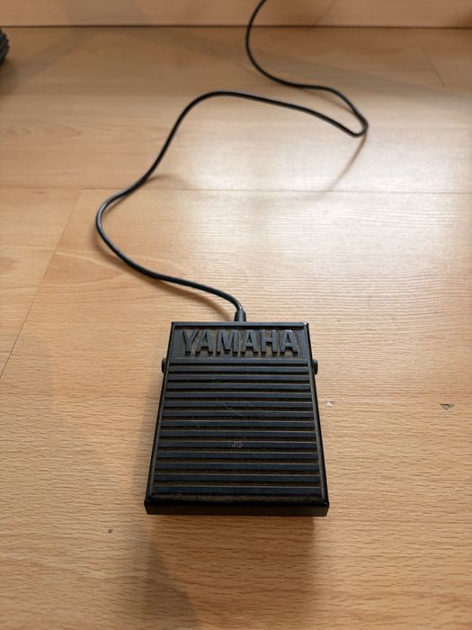 Piano Yamaha P70 + suporte + pedal