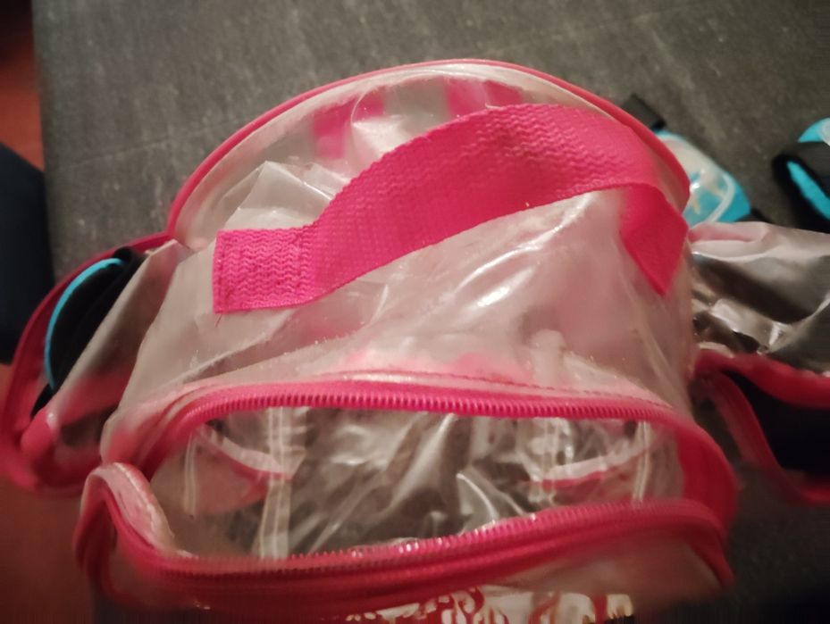 Capacete Infantil Com Joelheiras e Cotoveleiras Usado