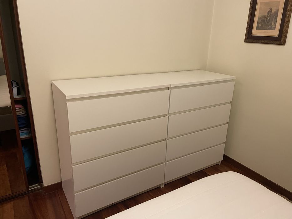 Cómoda de quatro gavetas