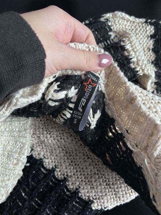 Sweter w krzyze S New Yorker bezowy