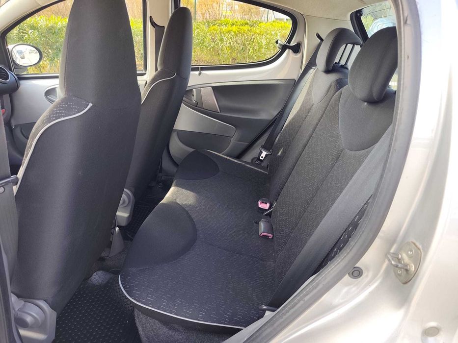 Peugeot 107  Black & Silver 2010 Nacional  87 mil km revisões origem