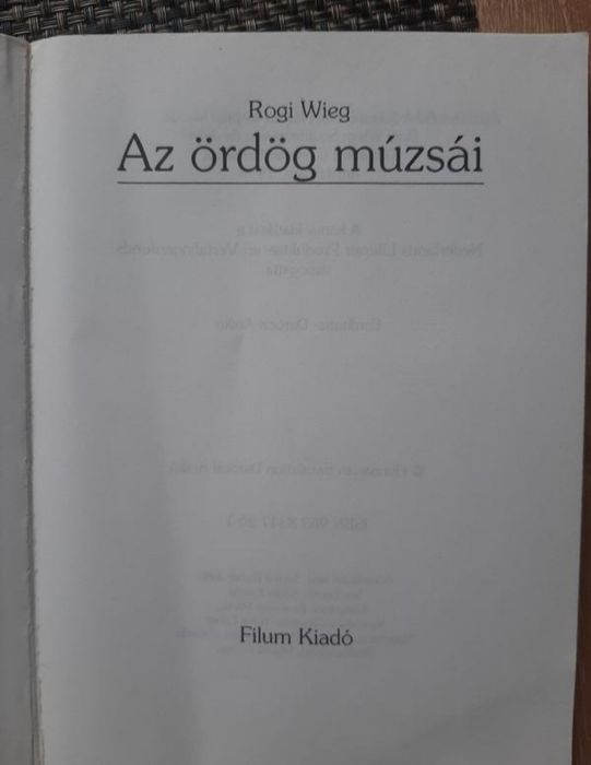 Книга угорською мовою