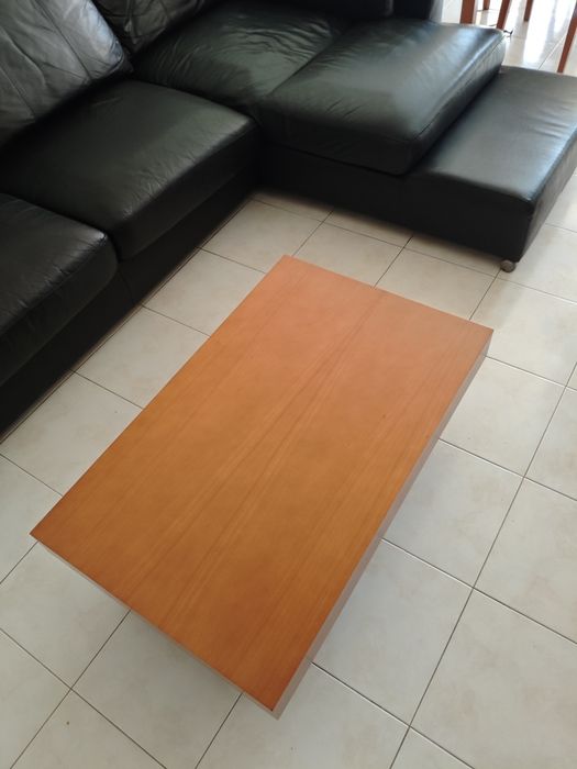 Mesa de centro moderna.