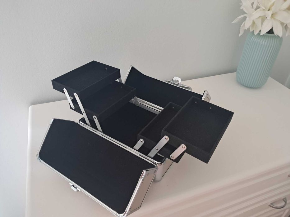 Maleta / Necessaire, 17cm x 17 cm x 25 cm