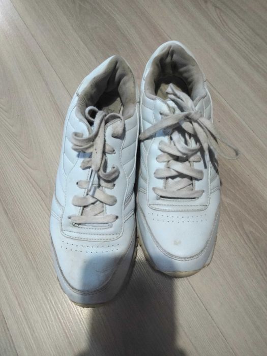 Buty sportowe damskie r.40