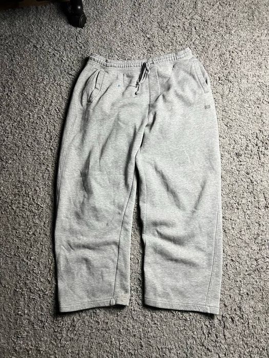 Штаны серые baggy  Состояние на фото    Замеры  Длина- 98 Полупояс-42 Выход-26  Цена-300грн