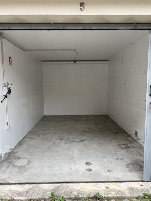 Aluga se garagem fechada (centro de ermesinde)