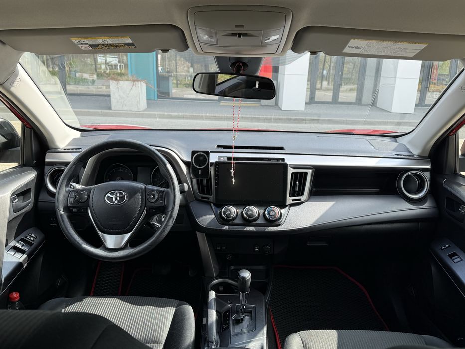 Toyota RAV4 2017 рік