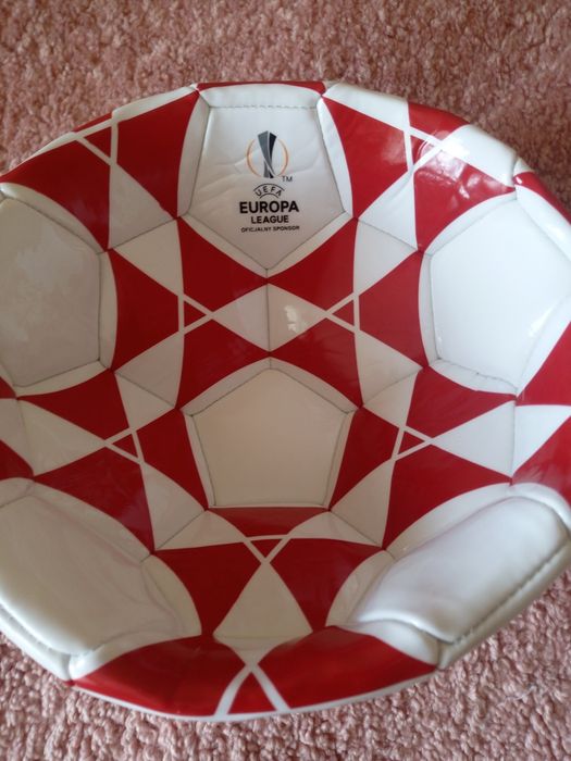 Nowa piłka Europa League Warka
