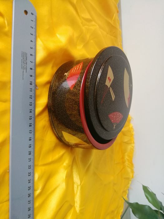 Caixa para alimentos ,sushi, fabricada no japao, pintada a  mao