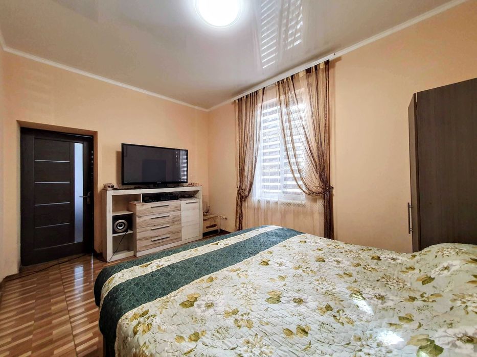 Здається 4-х кімнатний БУДИНОК в ЦЕНТРІ міста р-н вул. ГЕРОЇВ МАЙДАНУ.