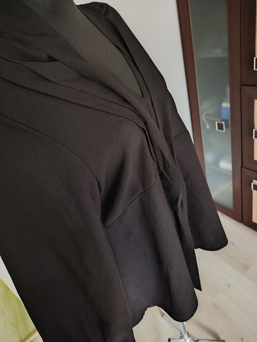Czarna elegancka koszula rozmiar 42.Wiazana przy szyi
