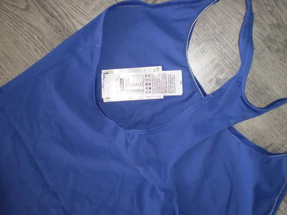 спортивний купальник фірми DECATHLON