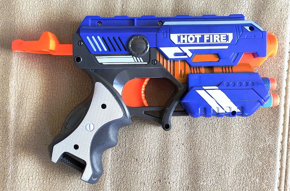 Бластер пистолет помповий Nerf