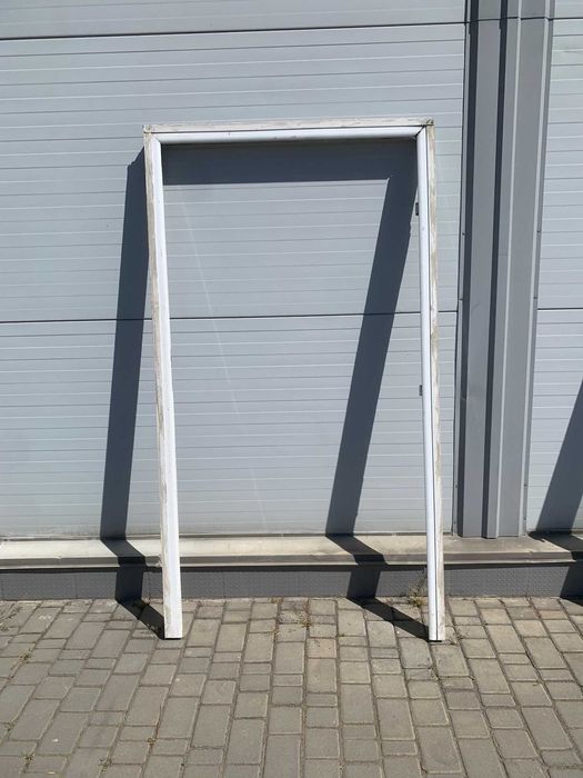 Алюминиевая дверь со стеклянным заполнением с рамой безпороговой