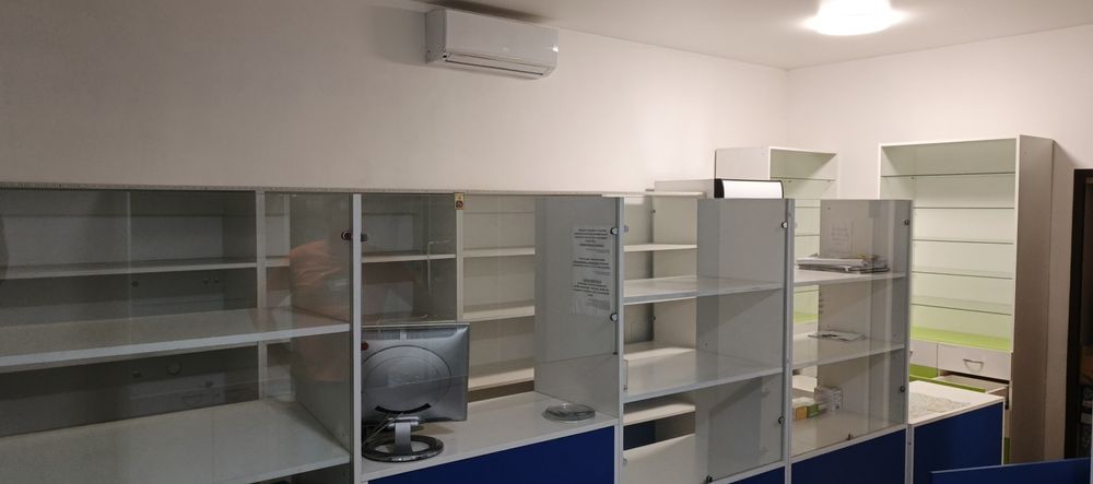 Торгові меблі Б/В.