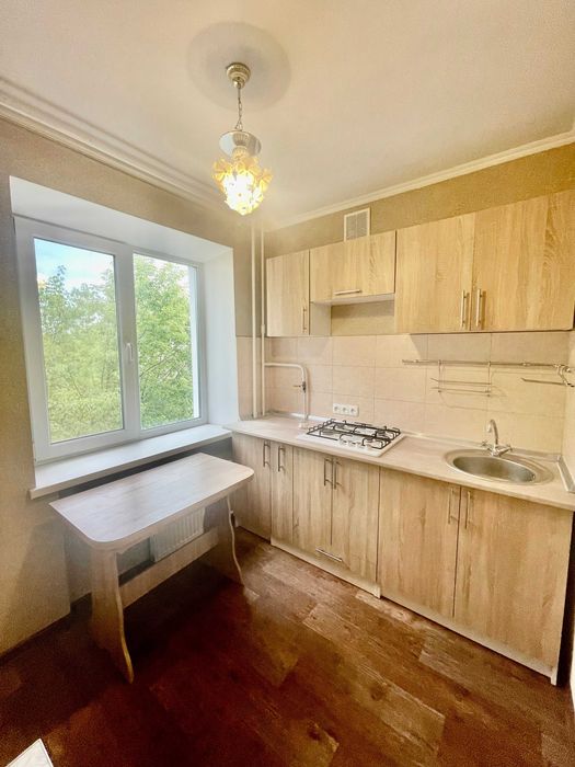 Світло завжди! 2-х кімн. 45 кв.м 3/5 Центр міста. Без меблів !