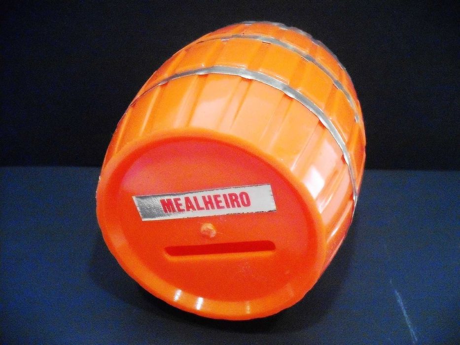 Mealheiro em plástico Português antigo