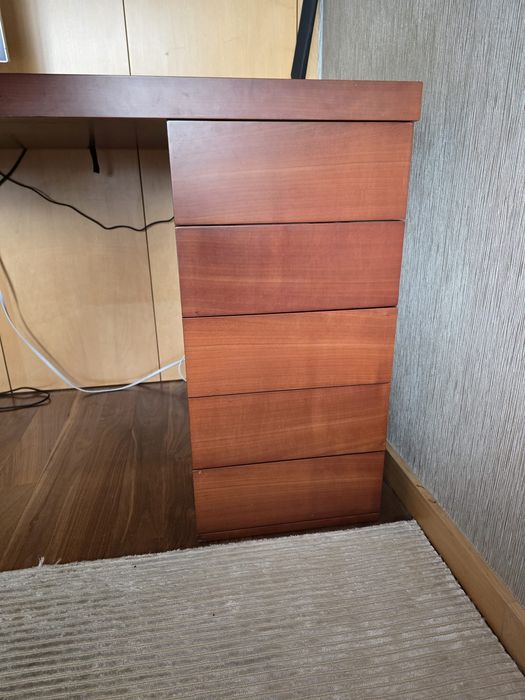 Secretária cerejeira